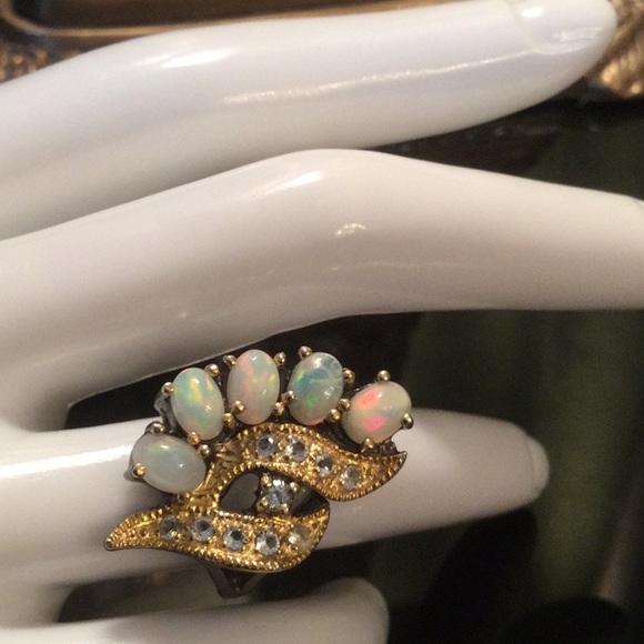 Fabulous Natural Fiery Opals & Topaz Ring - Picture 5 of 7